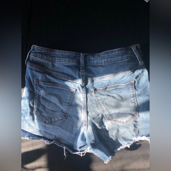 Universal Thread Shorts🖤 - Picture 2 of 4